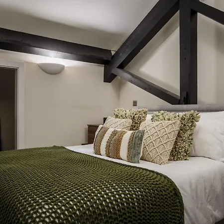 Stunning Designer Penthouse - 85