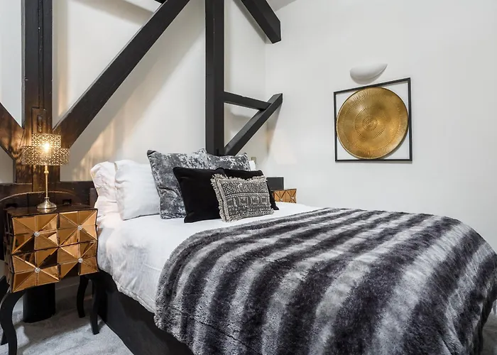 Stunning Designer Penthouse - 85